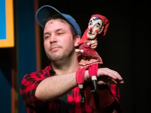 Vitéz László otthonra lel